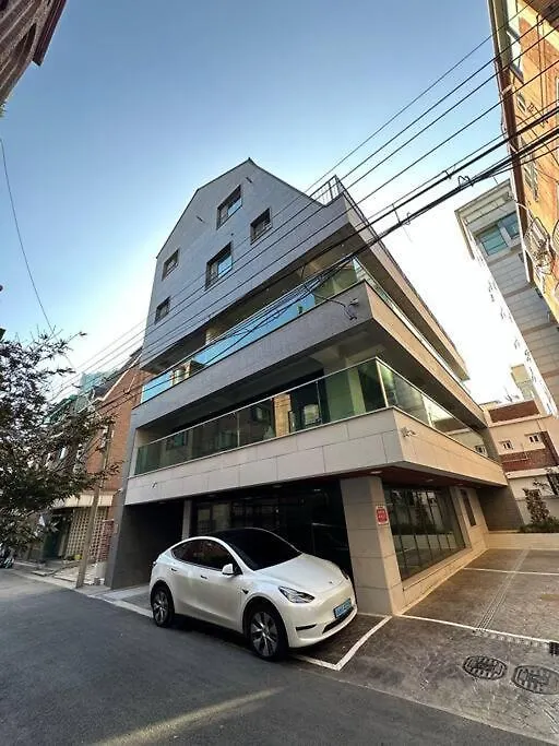 Hongdae 10Mins, Hapjeong 5Mins, Airportbus 5Mins, Largo House Seoul- Foreigner Only كوريا الجنوبية