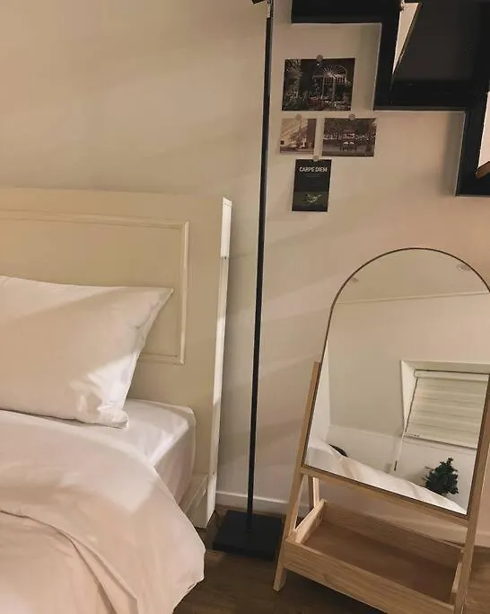 Hongdae 10Mins, Hapjeong 5Mins, Airportbus 5Mins, Largo House Seoul- Foreigner Only