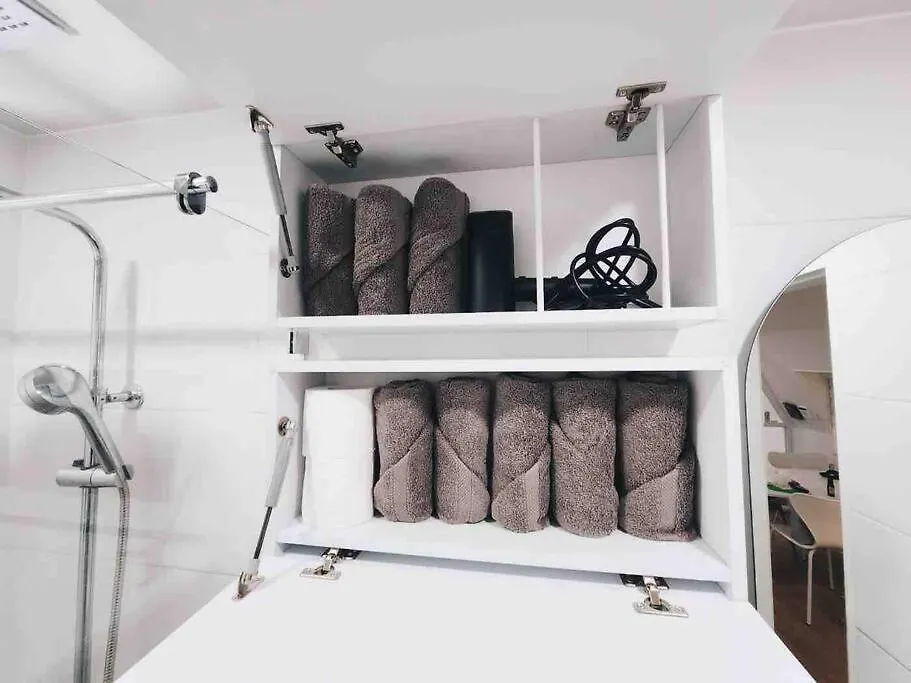 Hongdae 10Mins, Hapjeong 5Mins, Airportbus 5Mins, Largo House Seoul- Foreigner Only Appartamento