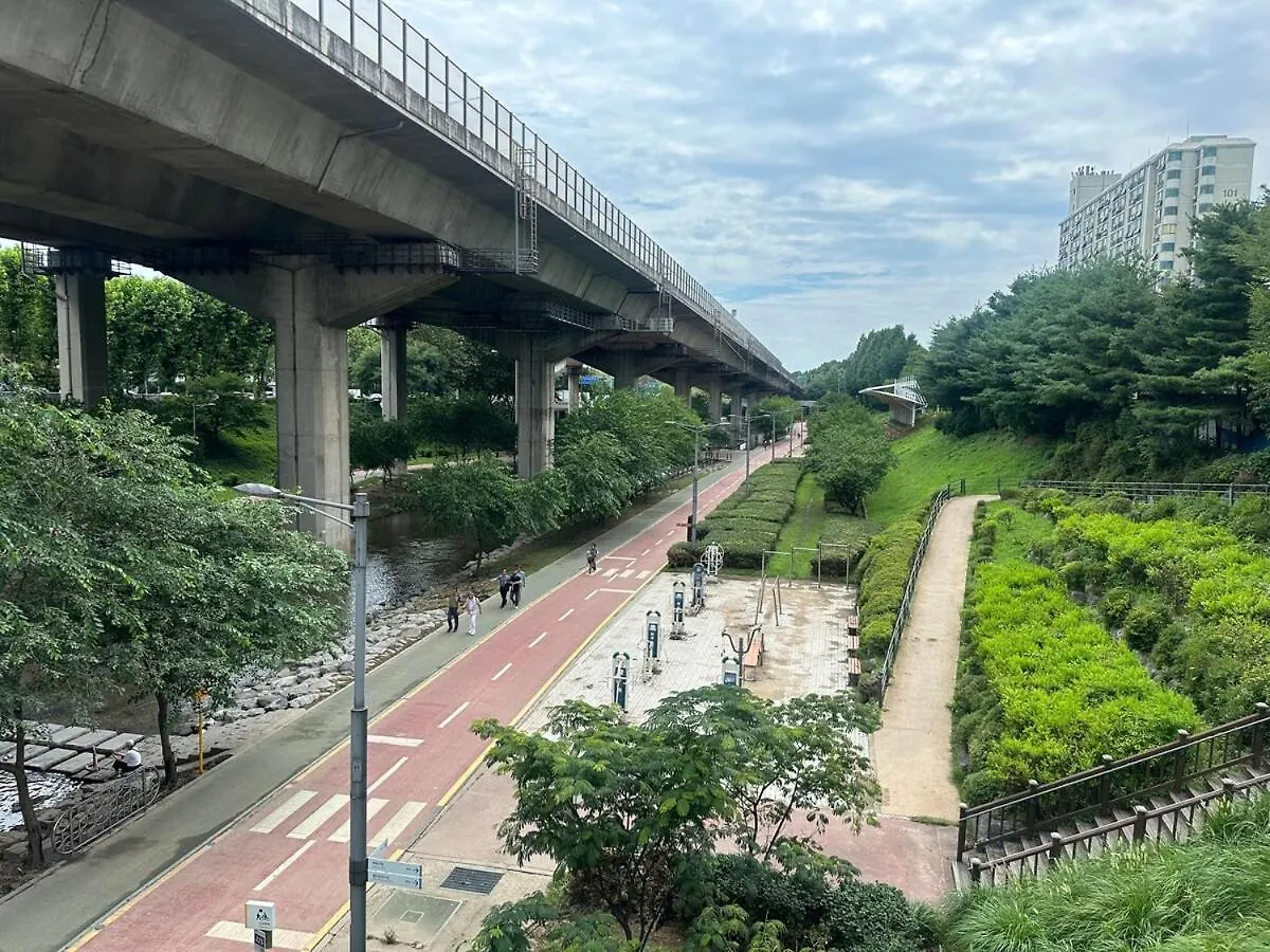 Hongdae 10Mins, Hapjeong 5Mins, Airportbus 5Mins, Largo House Seoul- Foreigner Only Appartamento Seul