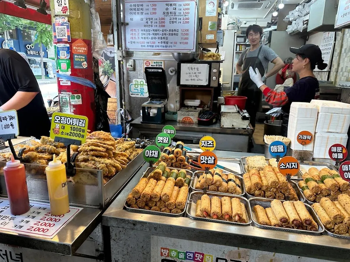Hongdae 10Mins, Hapjeong 5Mins, Airportbus 5Mins, Largo House Seoul- Foreigner Only Seul