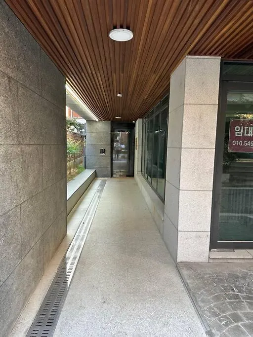 Hongdae 10Mins, Hapjeong 5Mins, Airportbus 5Mins, Largo House Seoul- Foreigner Only Dél-Korea