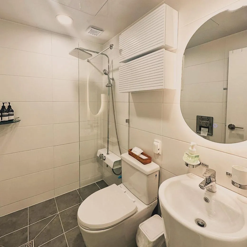 Hongdae 10Mins, Hapjeong 5Mins, Airportbus 5Mins, Largo House Seoul- Foreigner Only 0*,